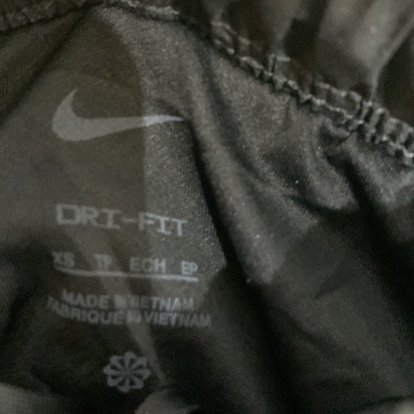 Nike Women's Dri-FIT Tempo Leopard SHIMMER Print Running Shorts XS black - Picture 6 of 13